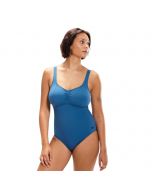 Model trägt figurformenden Badeanzug Damen Blau von Speedo mit Shaping-Effekt