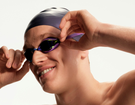 Schwimmbrillen &  Badekappen